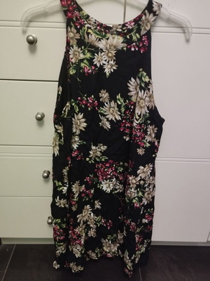 Φλοράλ φόρεμα μεγέθους L σε άριστη κατάσταση με κουμπάκια στο λαιμό