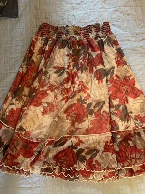 Mexx vintage midi skirt size Small, like new, beige and red