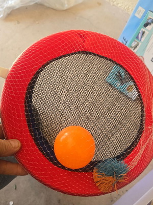 Skill game with 2 balls and 2 throwing discs new