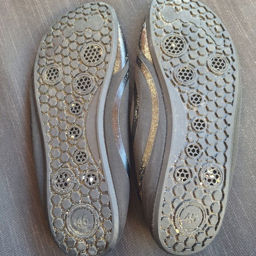 Black water shoes size 45, like new, sock style