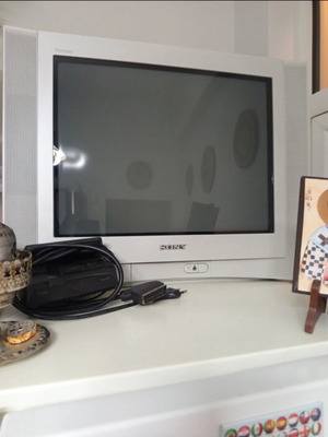 Sony Trinitron CRT 16" ευρυγώνια τηλεόραση KV-16WT1 για Retro Gaming με βάση τοίχου