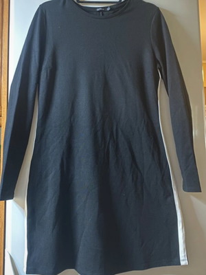 Bershka dress black with white side, size L, like new