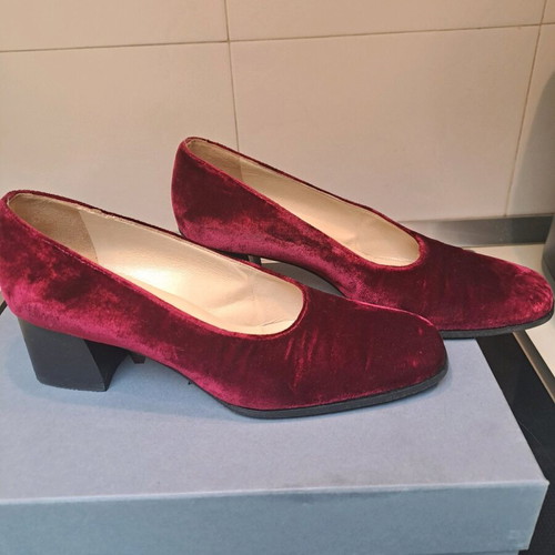 Velvet pumps used, size 38, burgundy color