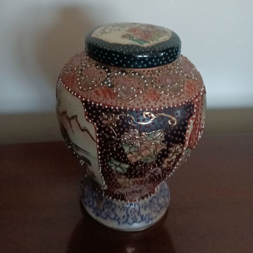 Vintage Chinese Satsuma Style Vase with Lid like new