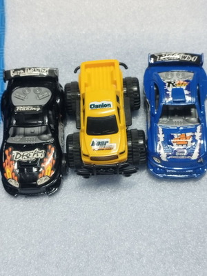 Set of 3 toy cars like new