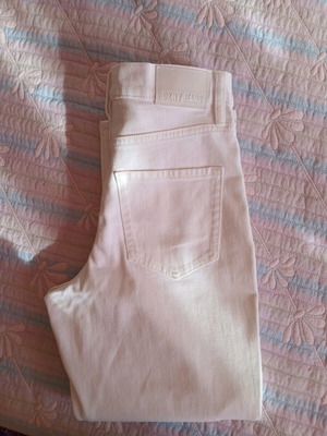 Dkny jeans new, boyfriend style, ankle length, white, size S