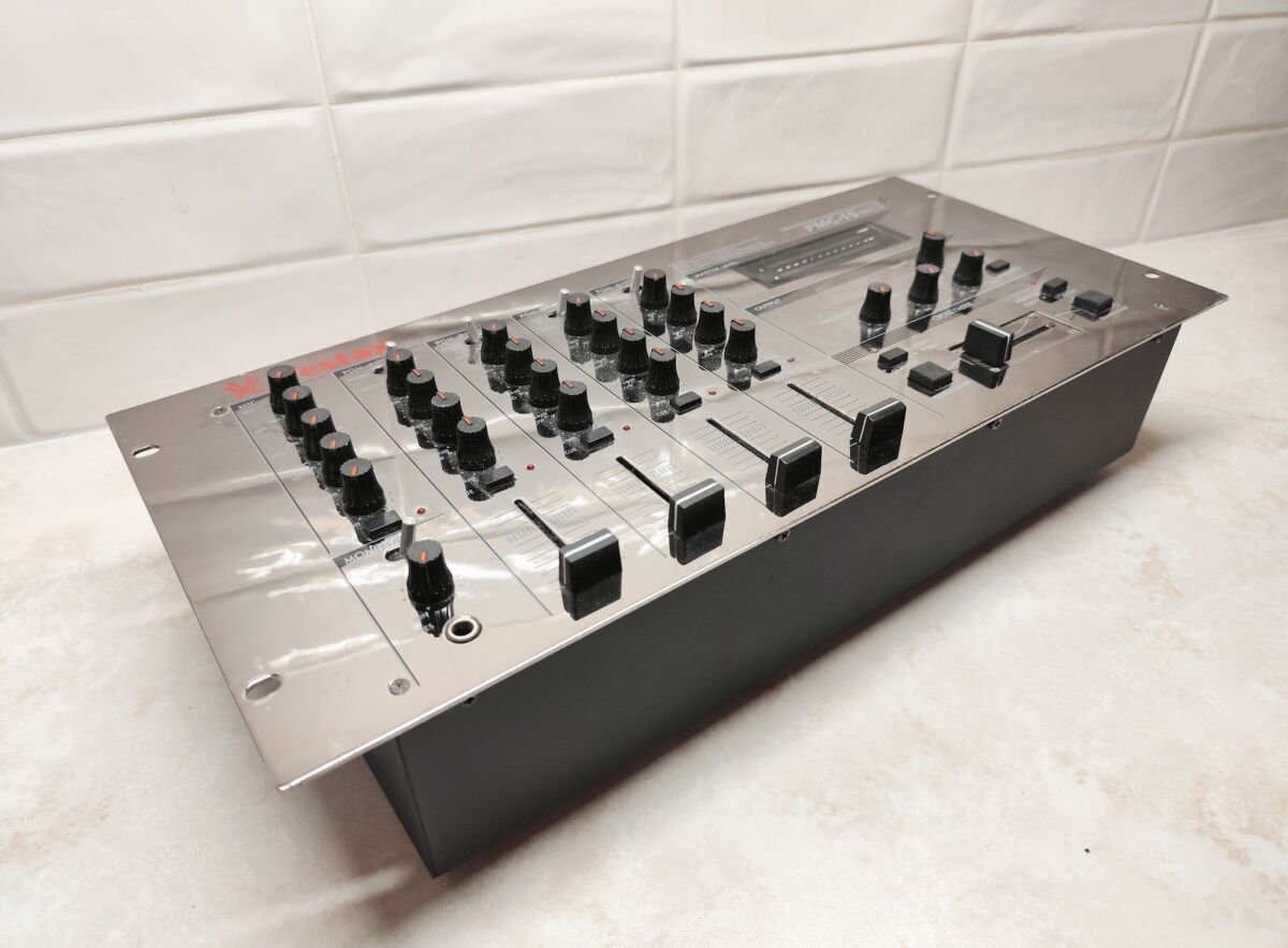 Vestax PMC-15 MKII DJ mixer, vintage 90s - € 160,00 - Vendora.cy