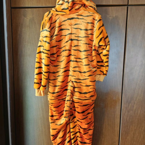 Tiger carnival costume like new, very soft, height 105