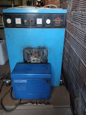 Oil boiler with burner and 1000 litre tank used