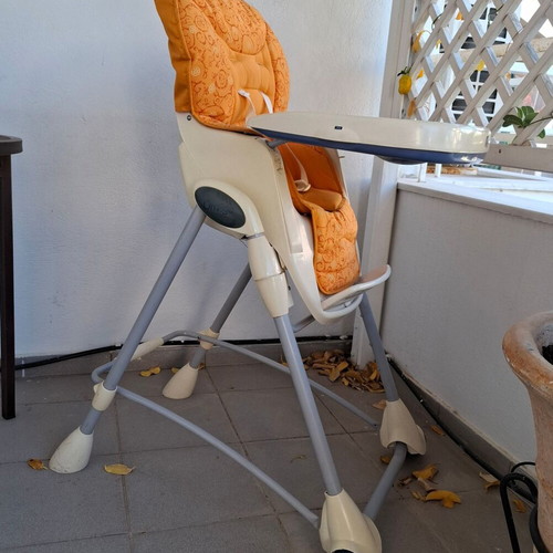 Bébé Confort Omega highchair used, adjustable and multifunctional