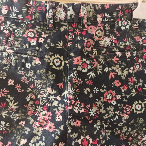 GAP shorts used with floral pattern in dark blue