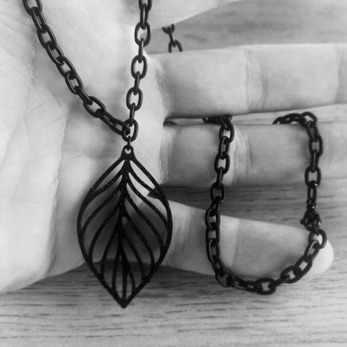 Leaf Total Black necklace, alternative pendant, VÅM Téchne