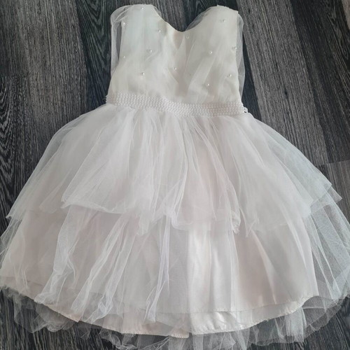 Flower girl dress used, for about 2-4 years old