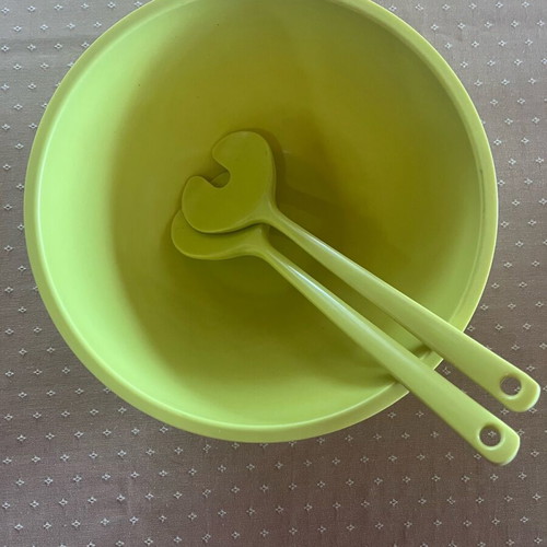 Serving bowl like new 26 x 13