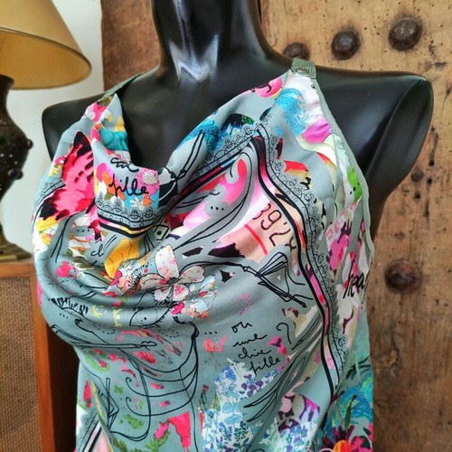 Floral top with crisscross straps Y2k style like new, multicolor