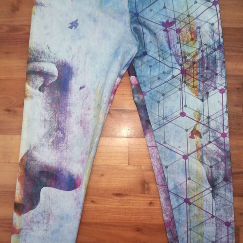 Blue printed workout leggings like new, size Medium