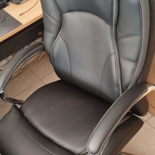 Black new executive office chair