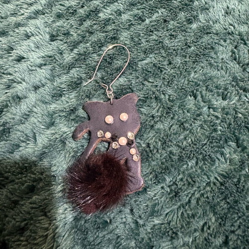 Black earrings like new