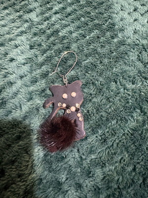 Black earrings like new