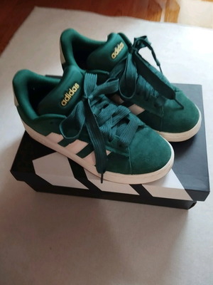 Adidas women's low sneakers size 38 2/3 like new, green