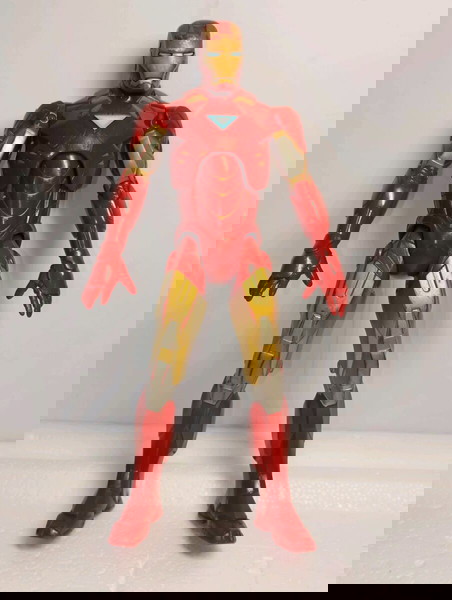 IRON MAN