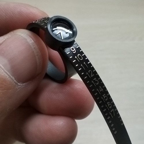 Ring sizer new, black with gold scale