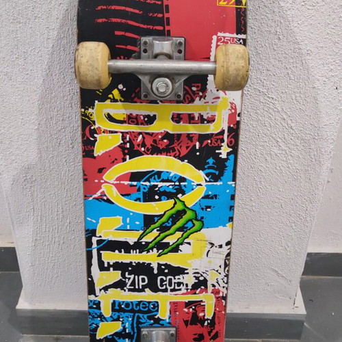 Skateboard used, functional, size 80x20 cm