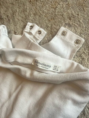 Stradivarius white long-sleeve bodysuit used with unique neckline