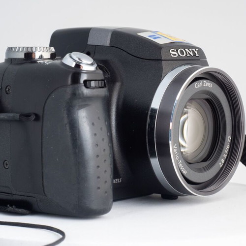Sony Cyber-shot DSC-H5 digital camera with Carl Zeiss lens, 12x optical zoom