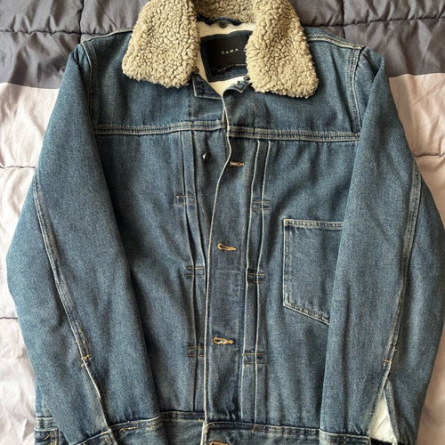 Jean jacket Zara like new, blue with fur lining