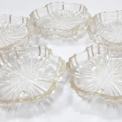 Vintage pressed glass dessert bowls set of 5 like new