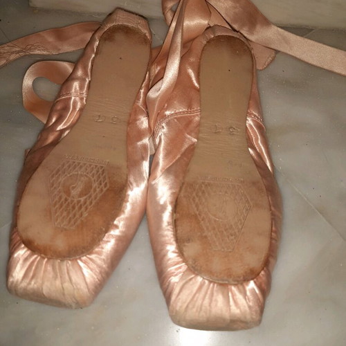 Pointe shoes No 37 used, hard (aspaste) with wear marks