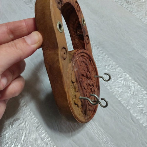Wooden carved wall key holder new with 3 slots