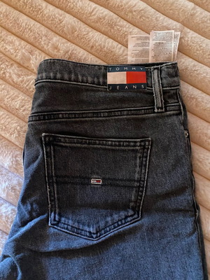 Tommy Hilfiger shorts used, size M, black and grey