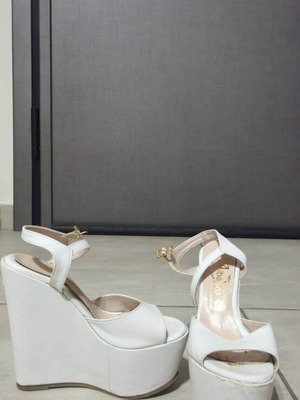 Platform sandals like new, size 35, white
