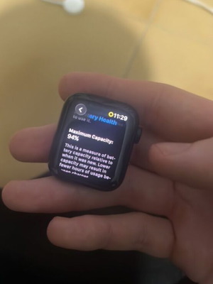 Apple Watch SE second generation like new with 94% battery, original strap and charger