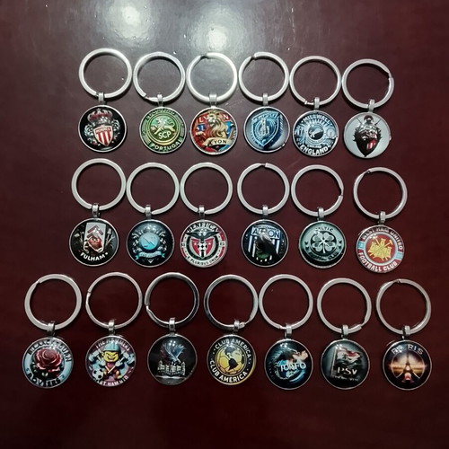 Football Team Keychains new, set of 19 metal keyrings