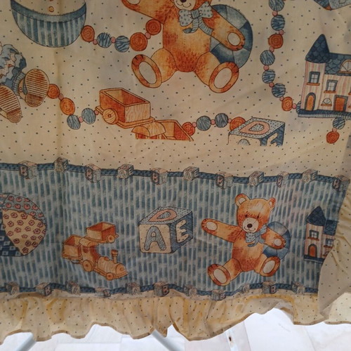 Nursery and children's room curtain like new, 1.60x2.20 m, with tape and ruffles