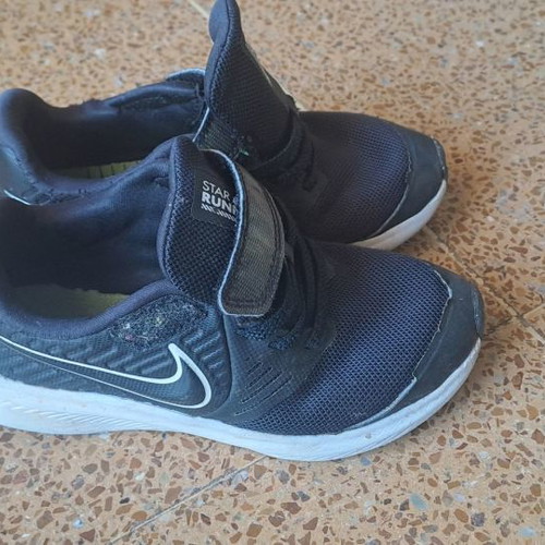 Nike kids athletic shoes used, size 28.5, black