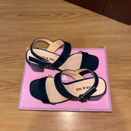 Blue crocodile sandals like new with silver detail