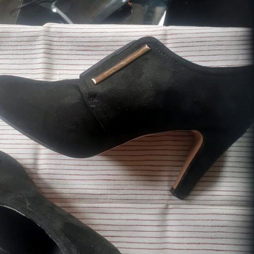 Suede pumps size 40 black eight-centimeter heel like new