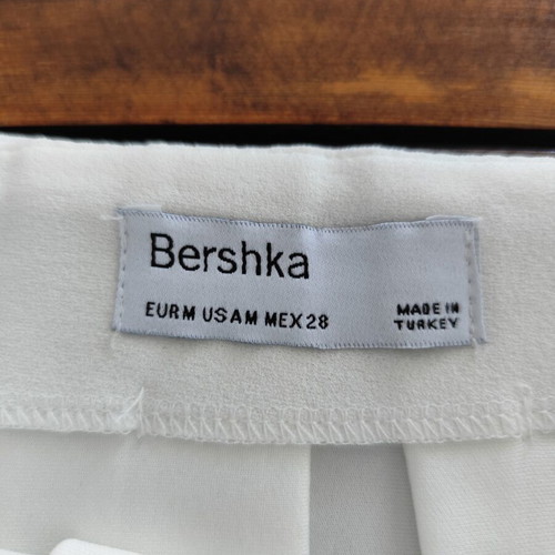 Bershka White Pleated Skirt Medium like new