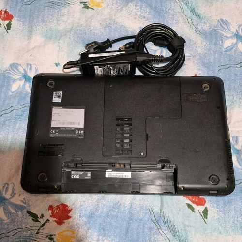 Toshiba Satellite C850D like new with AMD E1-1200, 4GB RAM, 500GB HDD, 15.6 screen