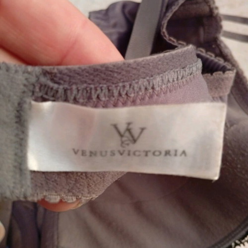 Venus Victoria bra 80C like new, gray
