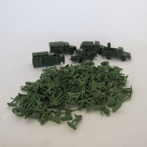 Vintage 1/72 military figures and vehicles, 125 pieces, used, 1980s
