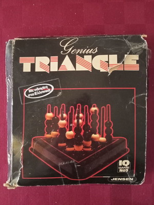 Genius Triangle board game Jensen 1982 new