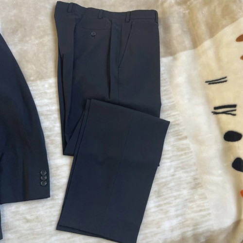 Armani Collezioni men's black suit No 50 like new