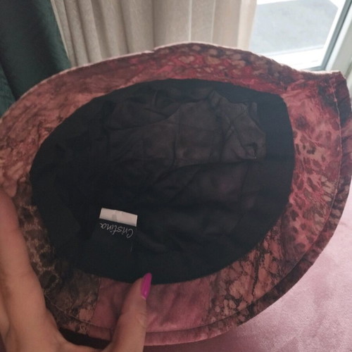 Bucket hat with leopard and pink new
