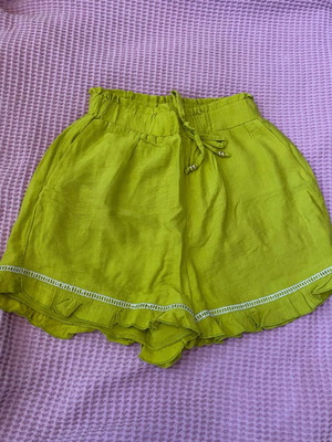 Lynne shorts size S lime like new