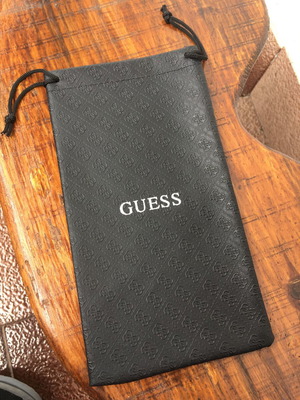 Guess θήκη για γυαλιά ηλίου σαν καινούργια, μαύρη